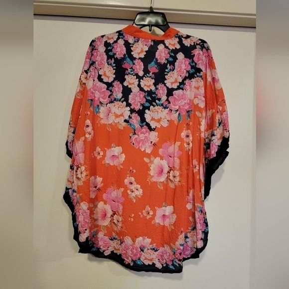 Tolani Collection NWOT wing sleeve coral, pink, blue, teal tropical flower top - Picture 4 of 8